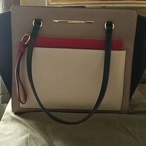 Make me an offer! Beautiful Anne Klein purse